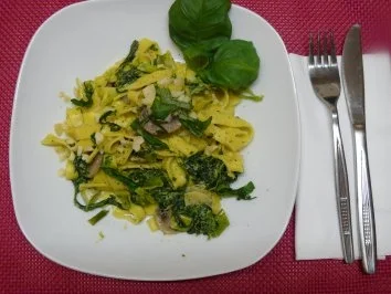 Tagliatelle grün-weiß - Rezept