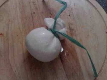 Blätterteig mit Mozzararella-Ajvar Füllung / Keine STERNEN vergeben bitte!!! - Rezept - Bild Nr. 3