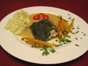 Zander im Mangoldmantel, pürierte Bärlauchkartoffeln und Zuckerkarotten - Rezept