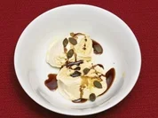 Vanilleeis mit Kürbiskernöl (Heike Henkel) - Rezept
