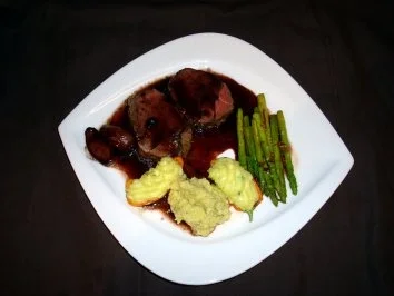 Simmentaler-Rinderfilet an Rotwein-Sherry Schalotten - Rezept - Bild Nr. 2