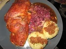 Knusprige Ente mit Kartoffelknödel und Apfelrotkohl - Rezept