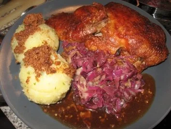 Rezept: Knusprige Ente mit Kartoffelknödel und Apfelrotkohl Bild Nr. 3 Knusprige Ente mit Kartoffelknödel und Apfelrotkohl - Rezept - Bild Nr. 3