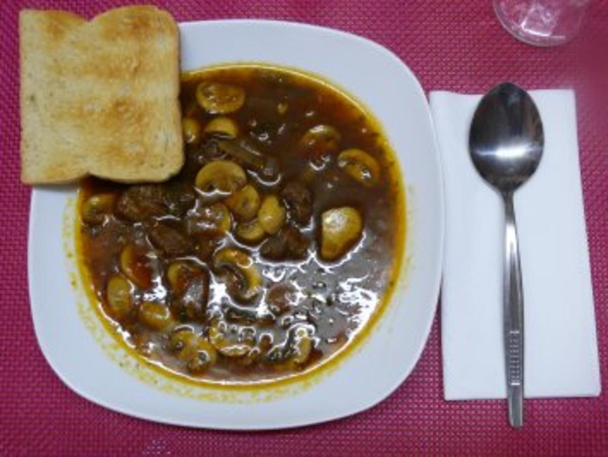 Gulasch-Champignonsuppe - Rezept