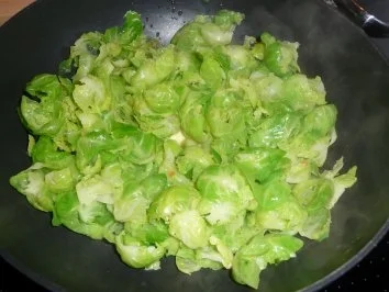 Rumpsteak mit Zwiebelhaube auf Champignons ..... - Rezept - Bild Nr. 5