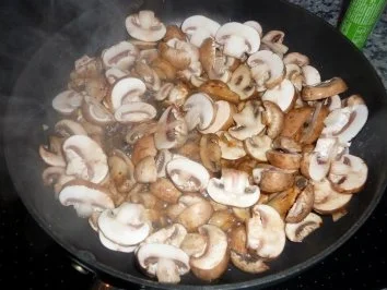 Rumpsteak mit Zwiebelhaube auf Champignons ..... - Rezept - Bild Nr. 7