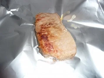 Rumpsteak mit Zwiebelhaube auf Champignons ..... - Rezept - Bild Nr. 8