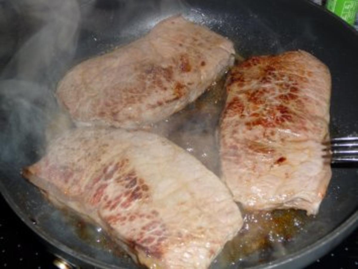 Rumpsteak mit Zwiebelhaube auf Champignons ..... - Rezept - Bild Nr. 9