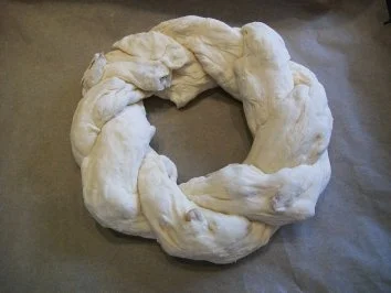 Osterkranz mit süßen Früchten - Rezept