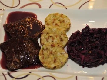 Rezept: Hirschschnitzel in Rotwein-Holunder-Sauce Hirschschnitzel in Rotwein-Holunder-Sauce - Rezept