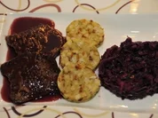 Hirschschnitzel in Rotwein-Holunder-Sauce - Rezept