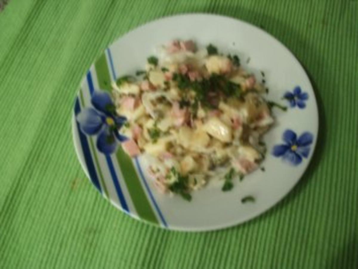 Zwiebel-Apfelsalat mit Bierwurst - Rezept - kochbar.de