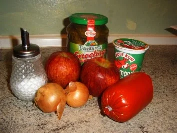 Rezept: Zwiebel-Apfelsalat mit Bierwurst Bild Nr. 2 Zwiebel-Apfelsalat mit Bierwurst - Rezept - Bild Nr. 2