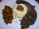 Hirschgulasch mit Maronen und Spätzle mit einer Beilage von Mango Chutney - Rezept