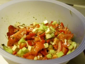 Hirtensalat mit selbsteingelegtem Schafskäse - Rezept