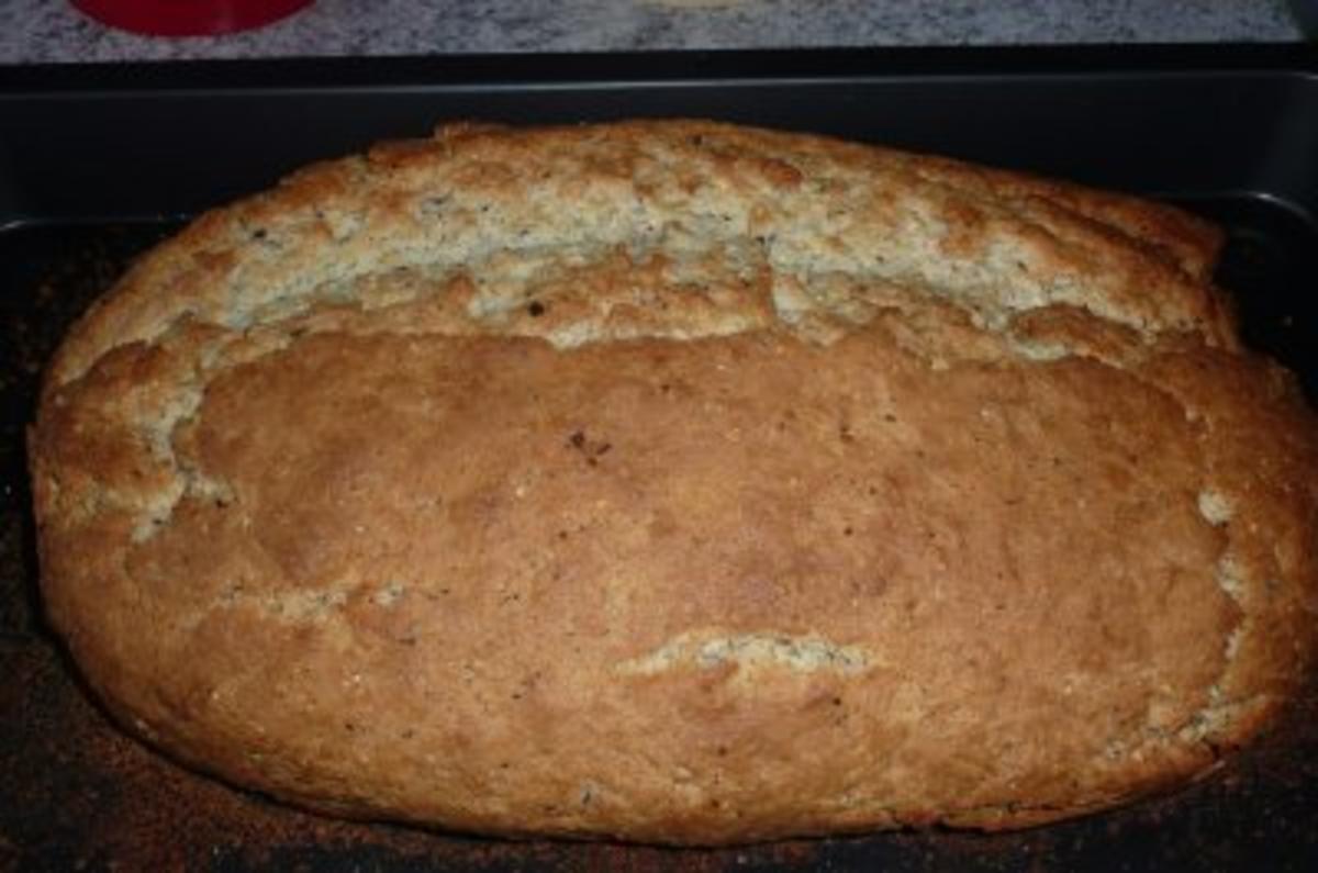 Kuchen: Quark -  Stollen mit Beerenzucker und Mandeln - Rezept