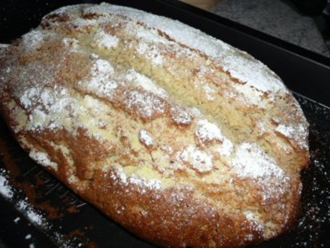 Kuchen: Quark - Stollen mit Beerenzucker und Mandeln - Rezept - kochbar.de