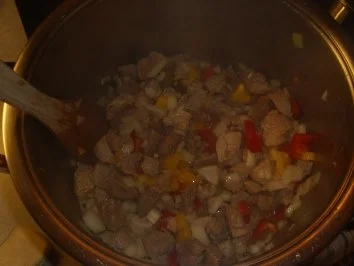 Fleischgerichte: Gulasch aus der Bärchenküche - Rezept - Bild Nr. 4