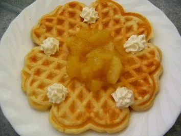 Rezept: Waffeln mit Bratapfelkompott Waffeln mit Bratapfelkompott - Rezept