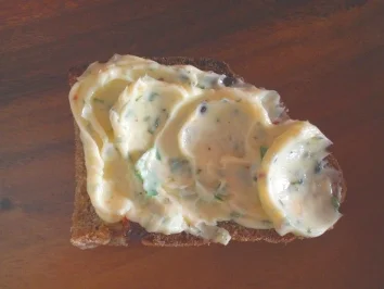 Kräuterbutter mediteran - Rezept