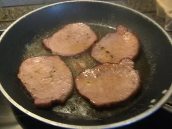 Kasseler Steaks in zwiebeliger Honig - Senf - Soße - Rezept - Bild Nr. 3