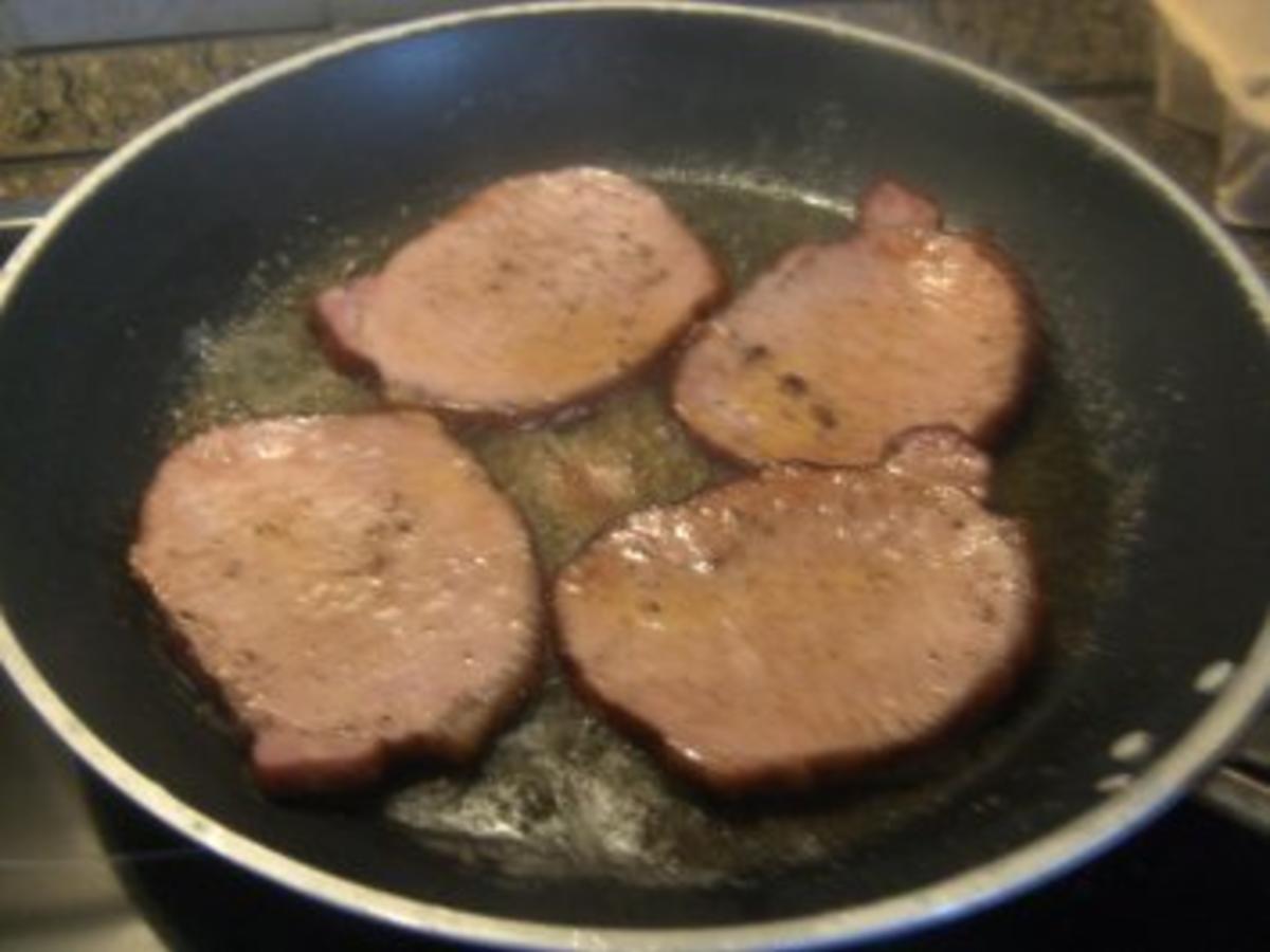 Kasseler Steaks in zwiebeliger Honig - Senf - Soße - Rezept - kochbar.de