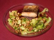 Honigglasierter Lachs mit Gurkensalat und Erdnuss-Pesto - Rezept