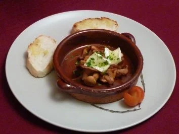 Rezept: Pfifferlinge an Brie Pfifferlinge an Brie - Rezept