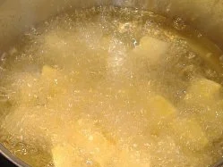 Hähnchenflügel mit fritierten Kartoffeln - Rezept - Bild Nr. 5