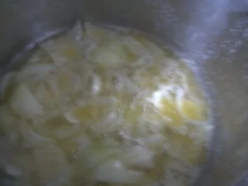 Rezept: Kürbissuppe nach Eigenkreation gekocht und lecker geworden Bild Nr. 5 Kürbissuppe nach Eigenkreation gekocht und lecker geworden - Rezept - Bild Nr. 5