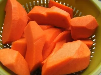 Rezept: Kürbissuppe nach Eigenkreation gekocht und lecker geworden Bild Nr. 4 Kürbissuppe nach Eigenkreation gekocht und lecker geworden - Rezept - Bild Nr. 4