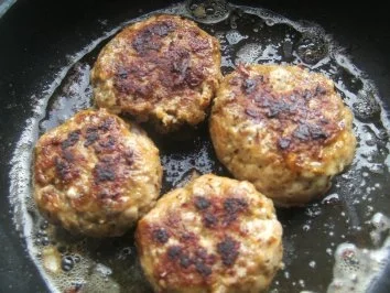 Bouletten in Butter gebraten. - Rezept