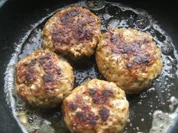 Bouletten in Butter gebraten. - Rezept