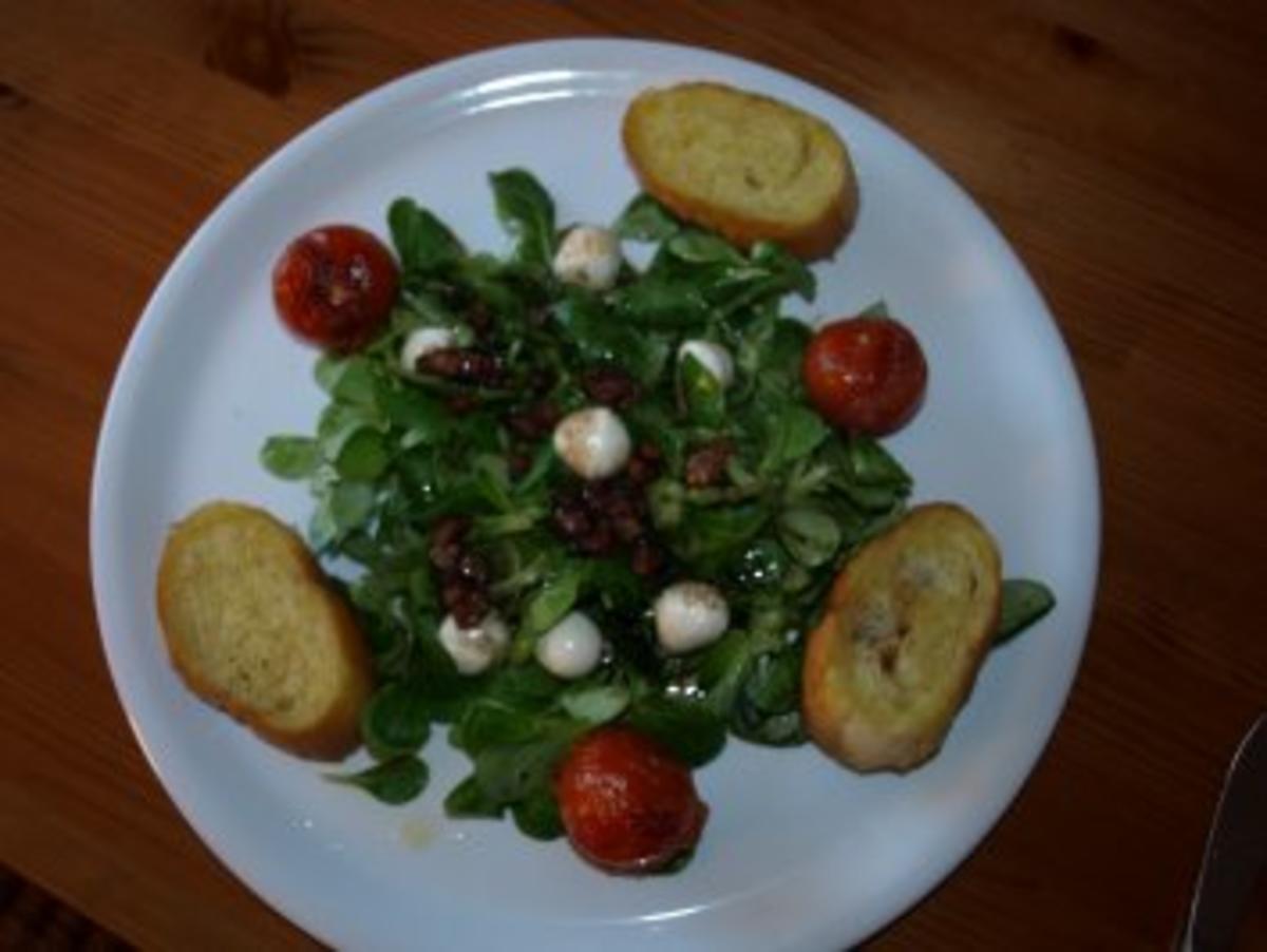Feldsalat mit lauwarmem Dressing - Rezept - kochbar.de