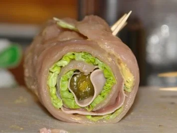 Rezept: Grün gehaltene Putenrolle mit Sommerblattsalat! Bild Nr. 4 Grün gehaltene Putenrolle mit Sommerblattsalat! - Rezept - Bild Nr. 4