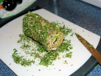 Rezept: Grün gehaltene Putenrolle mit Sommerblattsalat! Bild Nr. 6 Grün gehaltene Putenrolle mit Sommerblattsalat! - Rezept - Bild Nr. 6