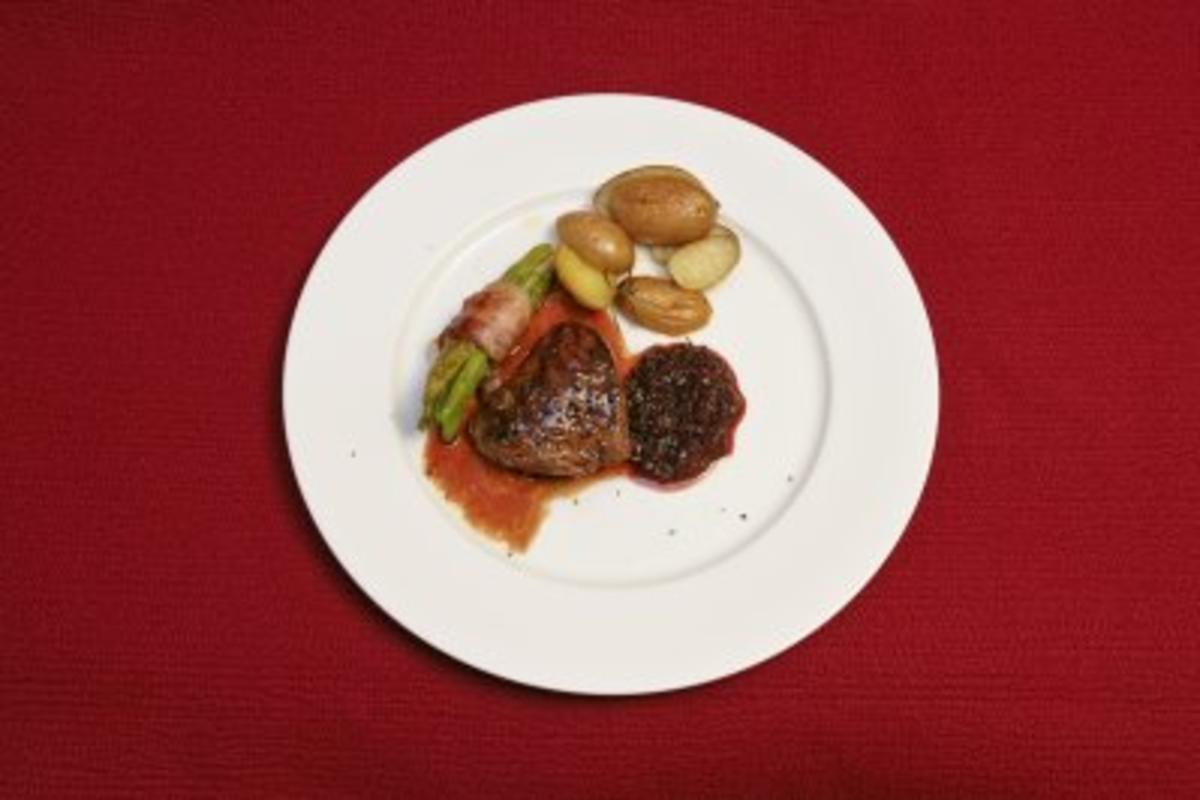 Bilder für Steaks mit Rosmarinkartoffeln und Salat - und Kölsch (Aleksandra Bechtel) - Rezept