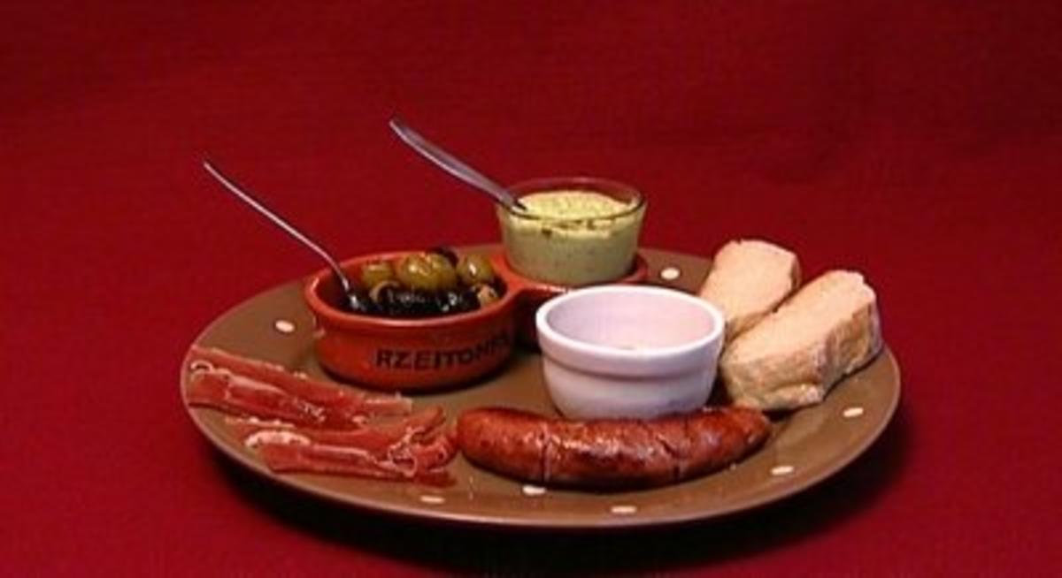 Argentinische Bratwurst mit Serranoschinken, Oliven, Aioli und Brot (Frank Fussbroich) - Rezept