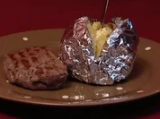 Lomo-Filetsteak mit Folienkartoffel und Kräuterbutter (Frank Fussbroich) - Rezept