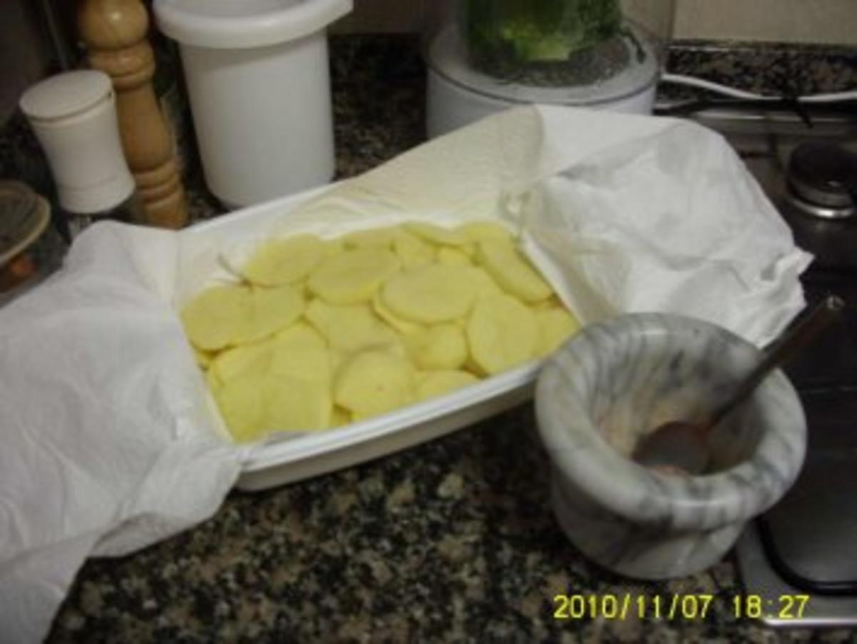 "Hühnerkeulchen" im Bratschlauch mit Chips - Rezept - Bild Nr. 2