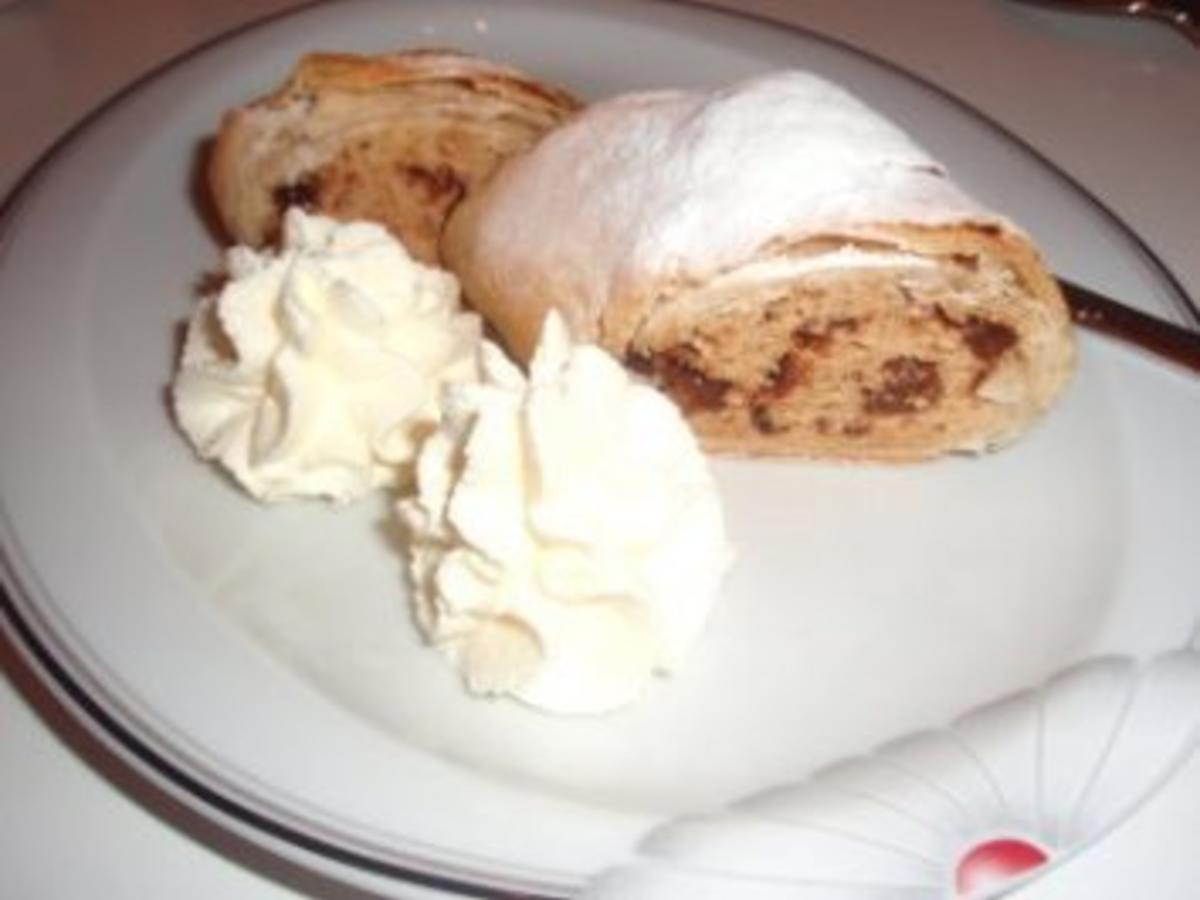 Strudel: Lebkuchenstrudel mit Rum Rosinen - einfach - von caramaus