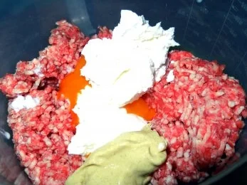 Rezept: Gefüllte Frikadellen Bild Nr. 4 Gefüllte Frikadellen - Rezept - Bild Nr. 4