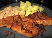 Panierte Putenschnitzel mit Salzkartoffeln und Creme-Champignons - Rezept