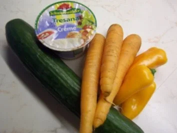 Rezept: Sauerrahmdip mit Gemüsesticks Bild Nr. 2 Sauerrahmdip mit Gemüsesticks - Rezept - Bild Nr. 2