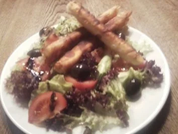 Rezept: Gemischter Salat mit Yufka-Röllchen Gemischter Salat mit Yufka-Röllchen - Rezept