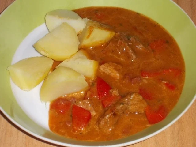 Rezept: boto's Pörkölt mit Schweinefleisch boto's Pörkölt mit Schweinefleisch - Rezept