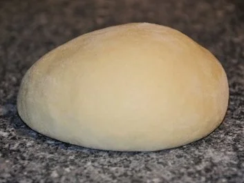 Flammkuchen mit Speck und Käse - Rezept - Bild Nr. 2