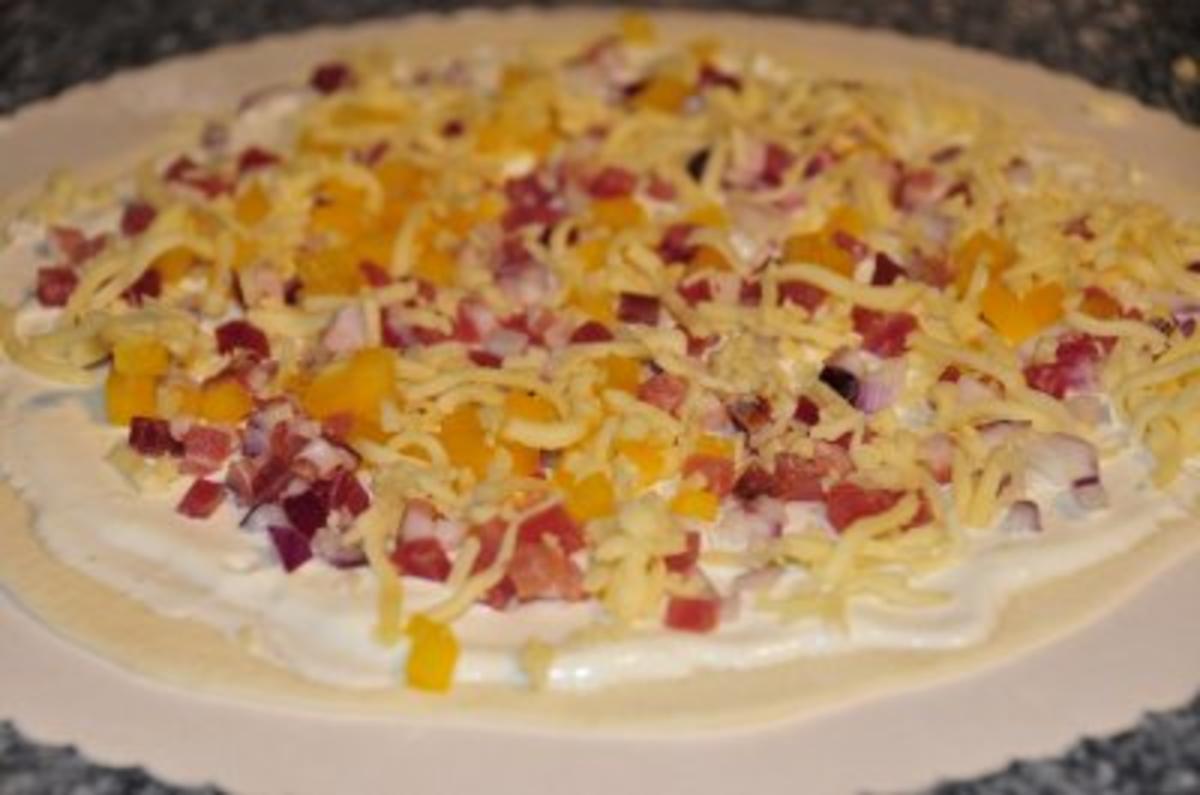 Flammkuchen mit Speck und Käse - Rezept - Bild Nr. 3