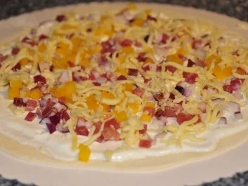 Flammkuchen mit Speck und Käse - Rezept - Bild Nr. 3