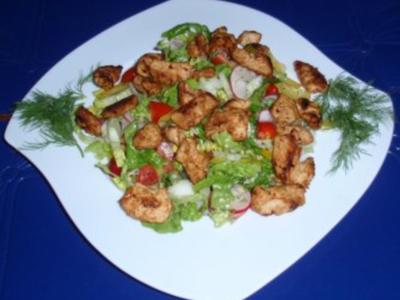 Bunter Salat mit Hähnchenstreifen - Rezept
